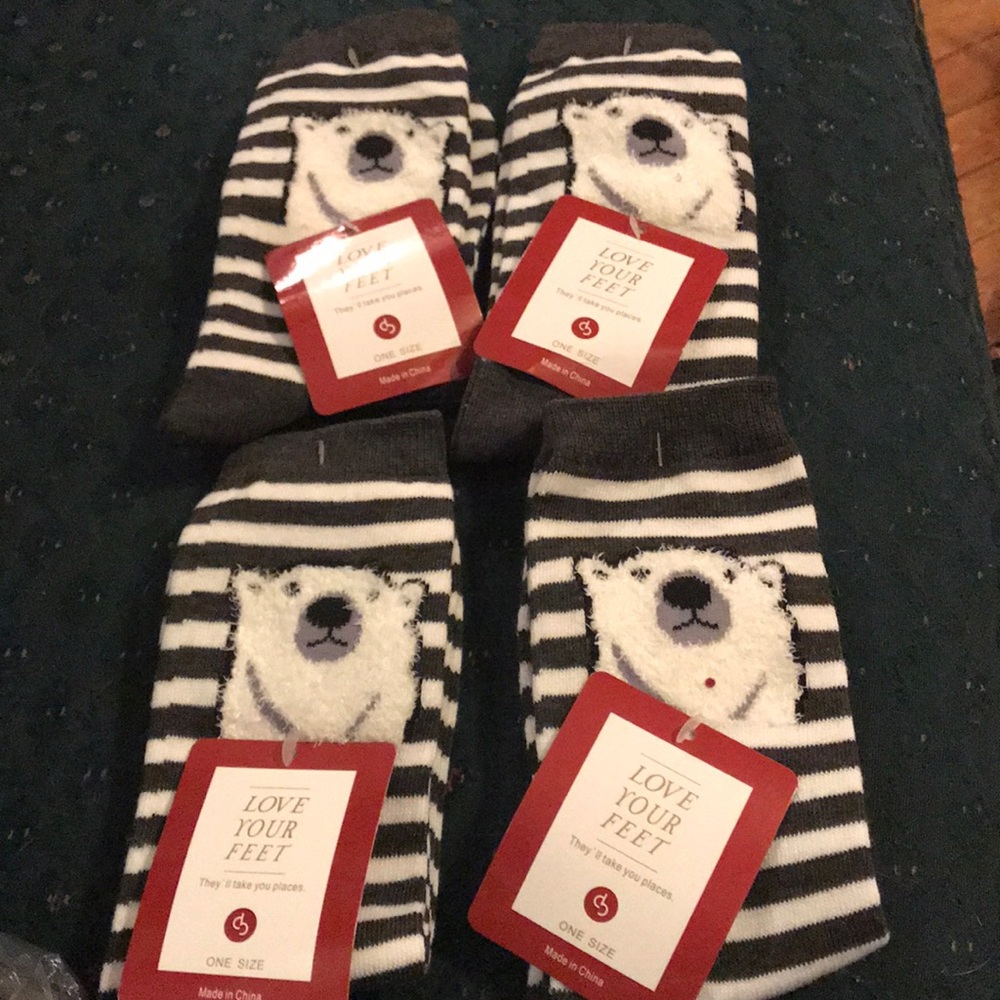 Sold!!!!Dress Barn Cozy polar bear faces socks ❄️